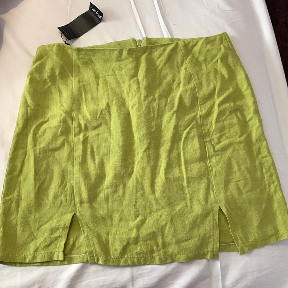 Double split hem skirt.